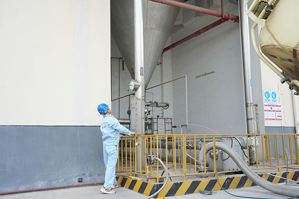 Pengangkutan bahan mentah